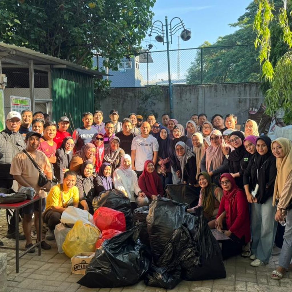 Diskominfo Makassar Bergotong Royong dan Eksplor Inovasi Pengolahan Sampah di TPS3R Peringati WCUD 2025