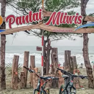 Pantai Mliwis Kebumen: Pantai Hitam Eksotis di Jawa Tengah