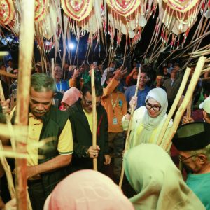 Bupati Barru Hadiri Pesta Adat Mattojang dan Mappadendang di Paccekke
