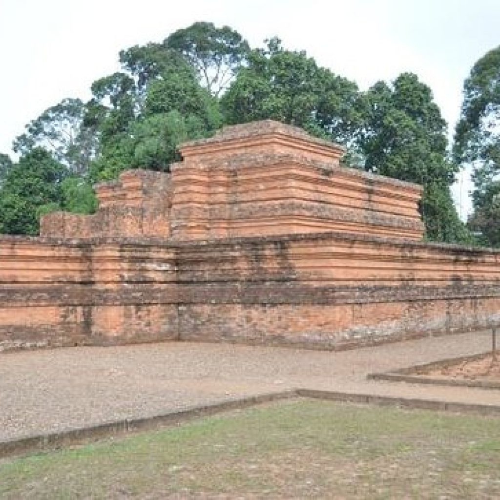 Candi Kembar Batu: Dua Monumen Bersejarah dalam Satu Situs