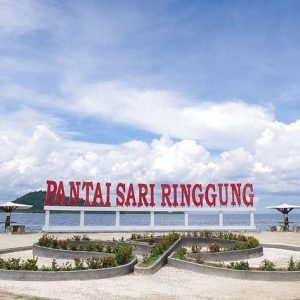 Pantai Sari Ringgung: Wisata Populer Keluarga di Lampung