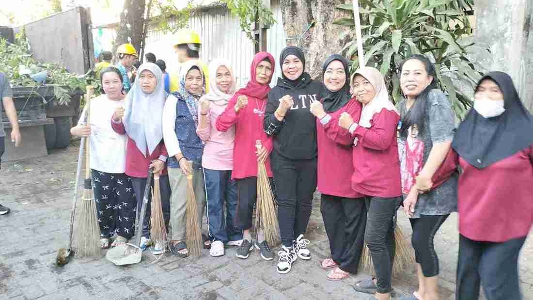 Kolaborasi Warga dan Pemerintah Warnai Kegiatan Jumat Bersih di Lorong 124 A Gaddong