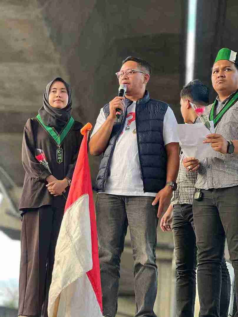 Ketua DPRD Supratman Sambut Aspirasi HMI Sulsel Secara Humanis di Depan Gedung DPRD