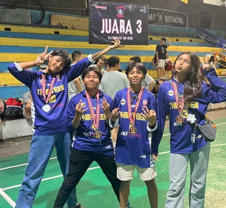 Gemilang! Tim Basket SMPN 13 Makassar Sukses Mencetak Juara III di Turnamen 3×3 Smapat Ballers 2025!