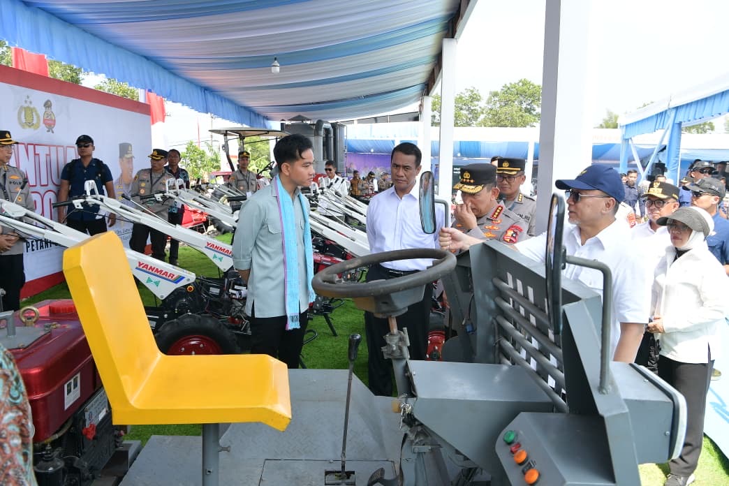 Mentan Amran Menyertai Wapres Gibran dalam Aksi Penanaman Jagung Serentak di Banten