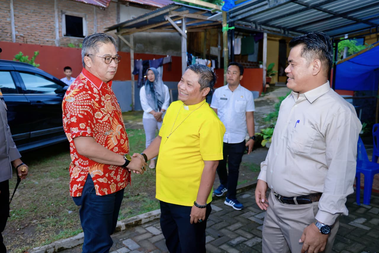 Wabup Barru Tinjau Pelaksanaan Misa Malam Natal 2025 di Gereja Toraja Jemaat Barru