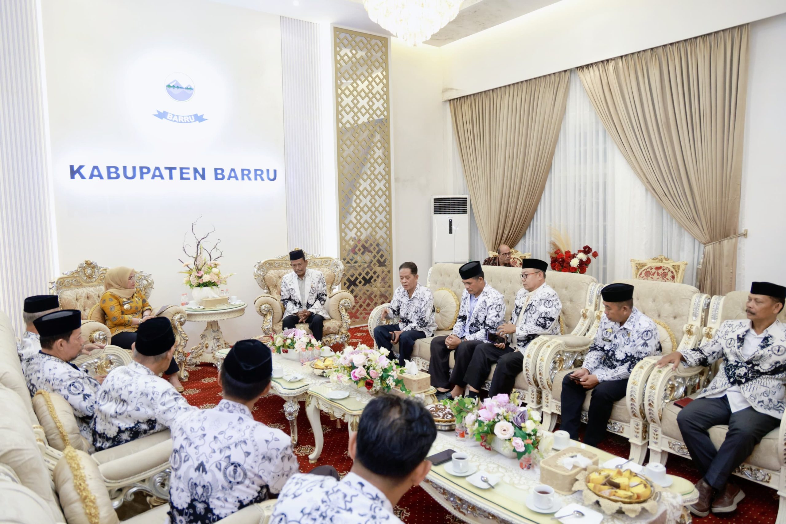 Bupati Barru Menerima Audiensi dan Silaturahmi Pengurus Persatuan Guru Republik Indonesia Kabupaten Barru dengan Hangat