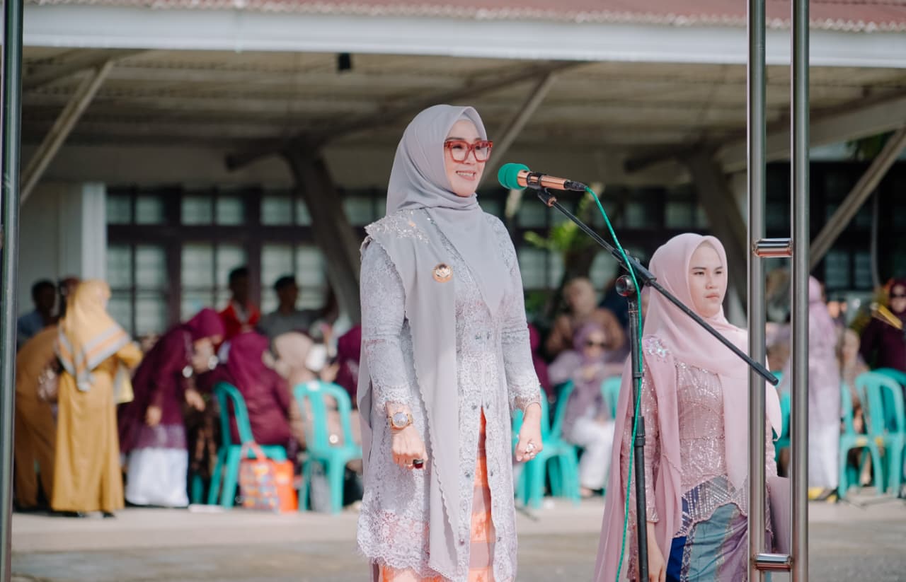 Bupati Barru Serahkan Ribuan Surat Keputusan Pegawai Pemerintah dengan Perjanjian Kerja (PPPK) Paruh Waktu