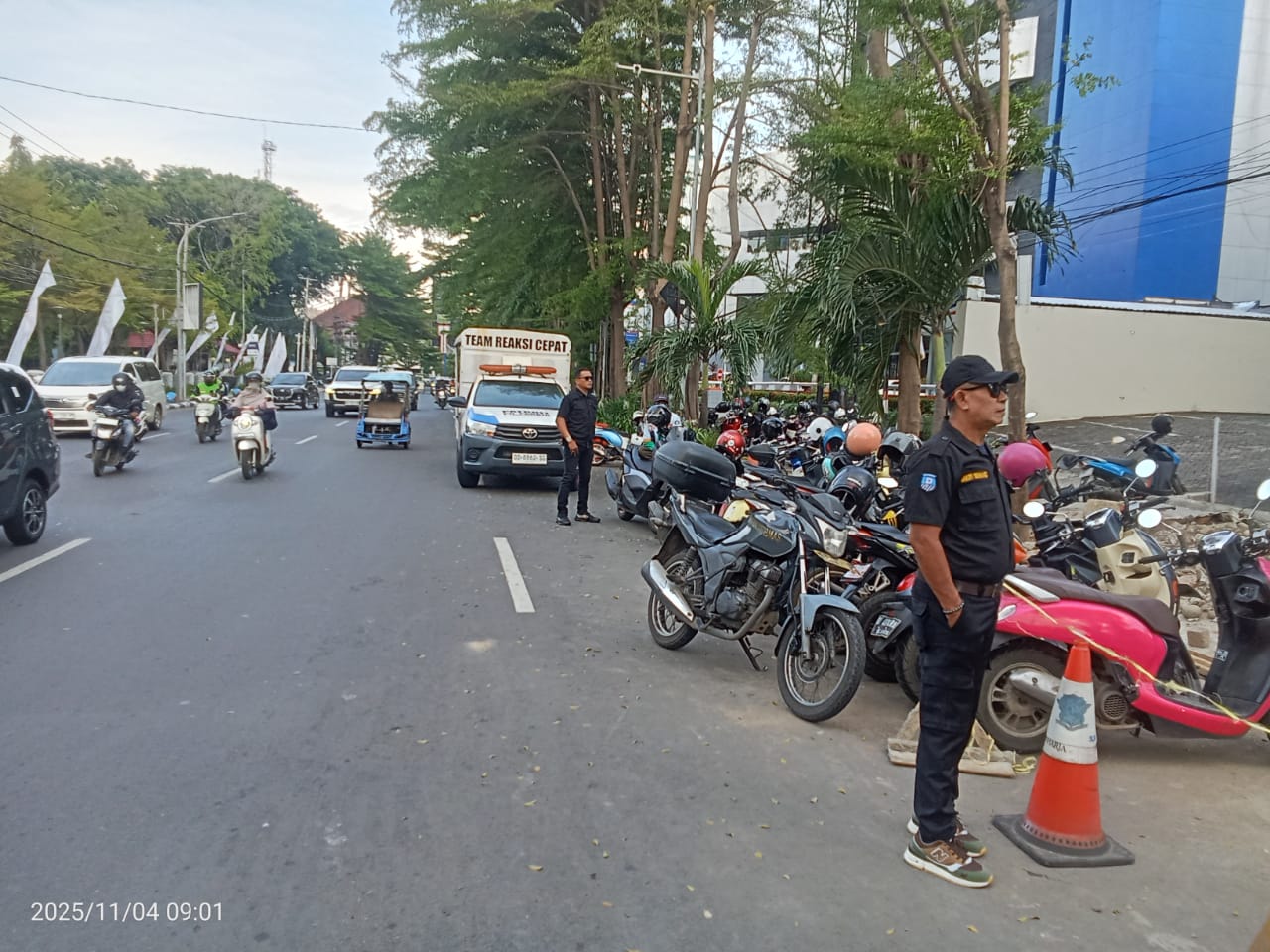 TRC Perumda Parkir Tertibkan Parkir Semrawut di Sekitar Balaikota Makassar