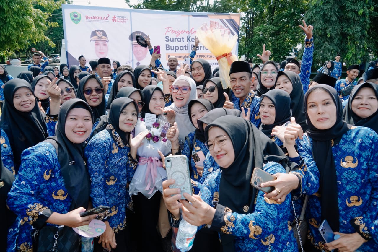 Bupati Barru Pimpin Upacara Hari Ibu ke-97 dan Resmi Angkat 2.286 PPPK