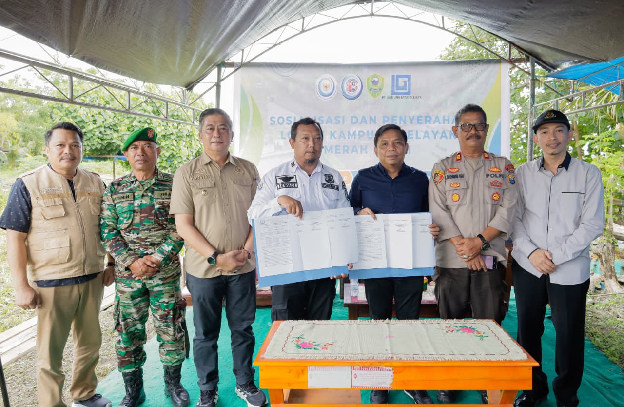 Wakil Bupati Barru Hadiri Sosialisasi dan Penyerahan Lokasi Pekerjaan Kampung Nelayan Merah Putih Tahap II