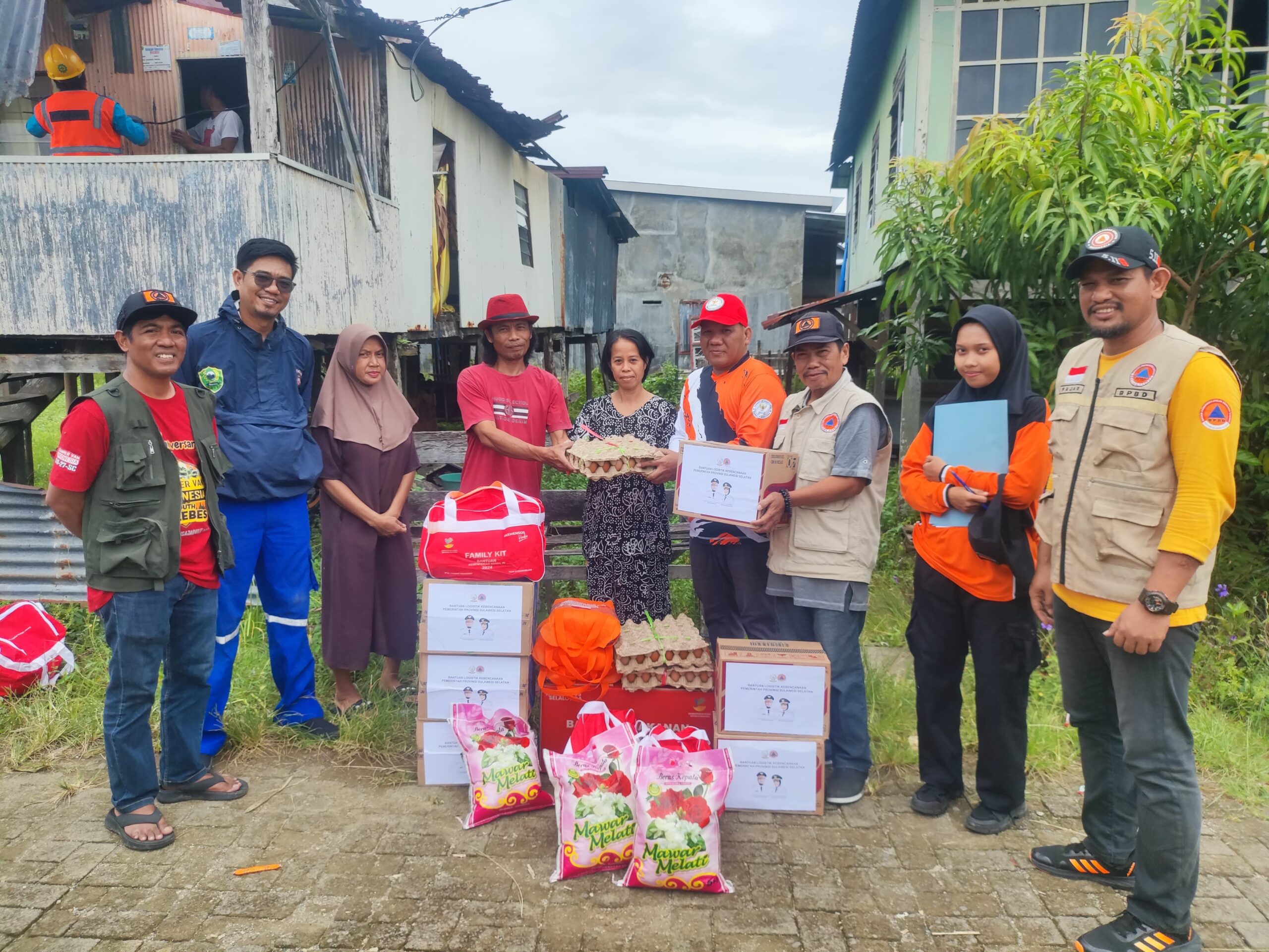 Pemprov Sulsel Lakukan Penyaluran Bantuan kepada Korban Puting Beliung di Barru