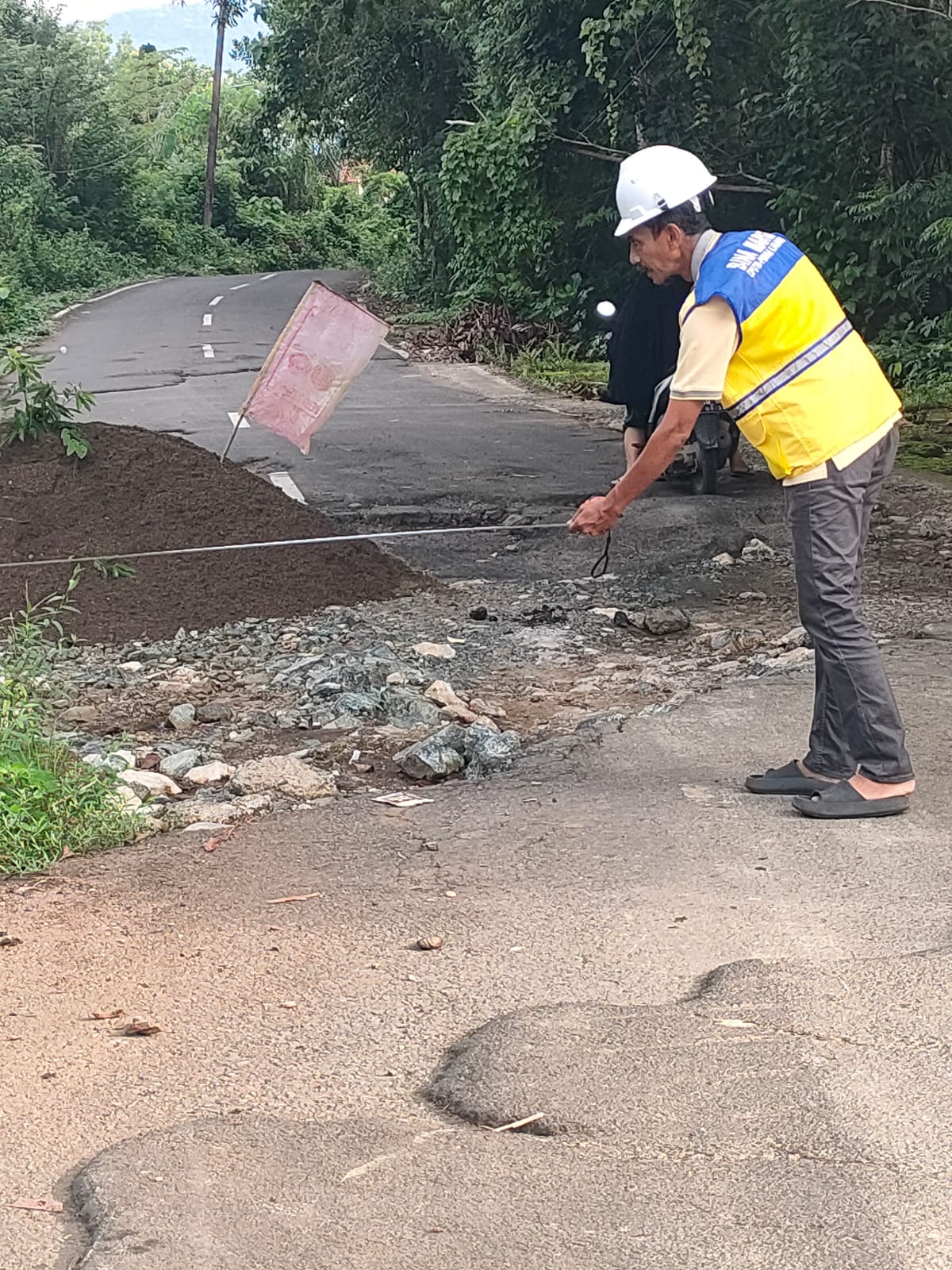 Pemkab Barru Tunjukkan Komitmen dalam Infrastruktur dengan Percepatan Perbaikan Jalan Lawampang-Tompo
