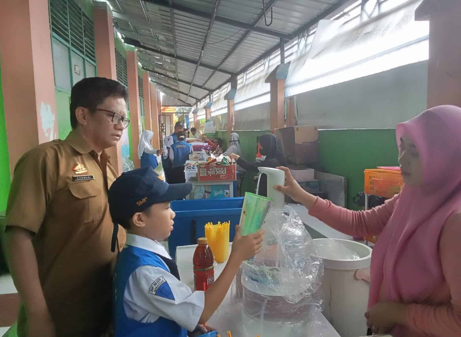 Revolusi Hijau: SMPN 3 Makassar Pionir Sekolah Bebas Plastik, Dukung Program Adiwiyata Provinsi!