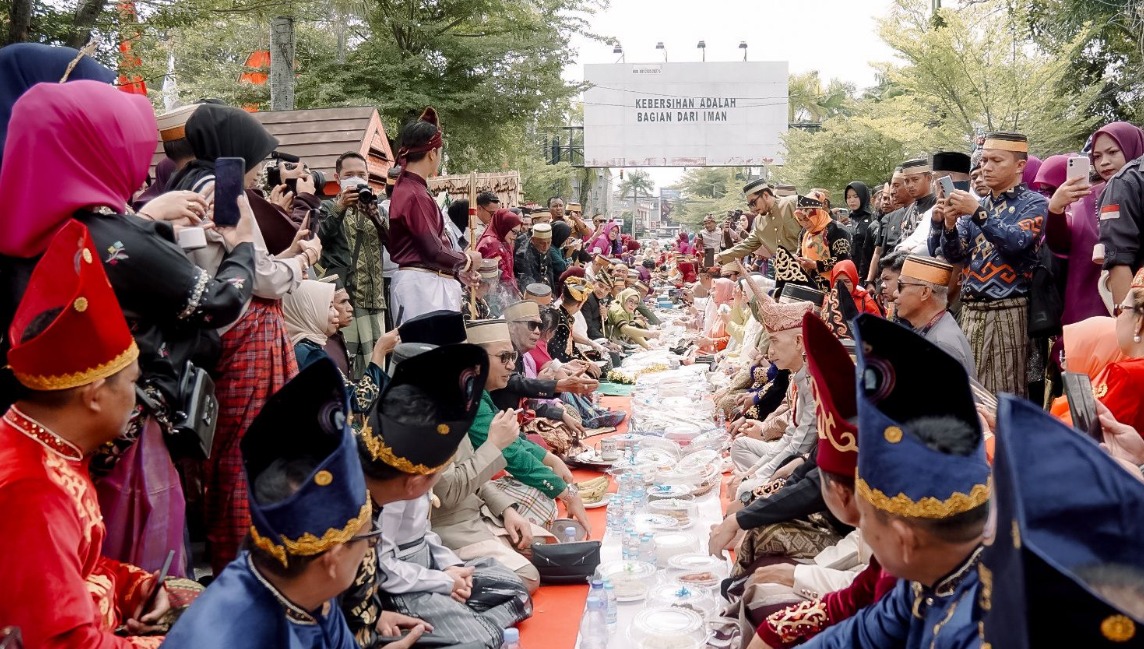 Perkuatan Silaturahmi Antardaerah dalam Acara Makkasiwiang di Kedatuan Luwu oleh Pemkot Palopo