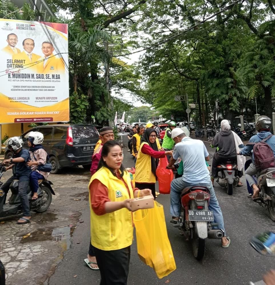 DPD Golkar Makassar Konsisten Berbagi Takjil, Tegaskan Komitmen Nyata di Masyarakat