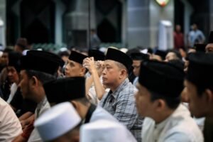 Wali Kota Makassar dan Kadispora Eratkan Silaturahmi dalam Safari Ramadhan di Masjid Al-Markaz