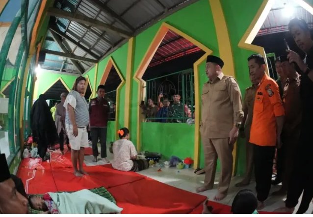 Wali Kota Makassar Kunjungi Pengungsi Banjir Antang Tengah Malam, Pastikan Kebutuhan Ramadan Aman Terpenuhi
