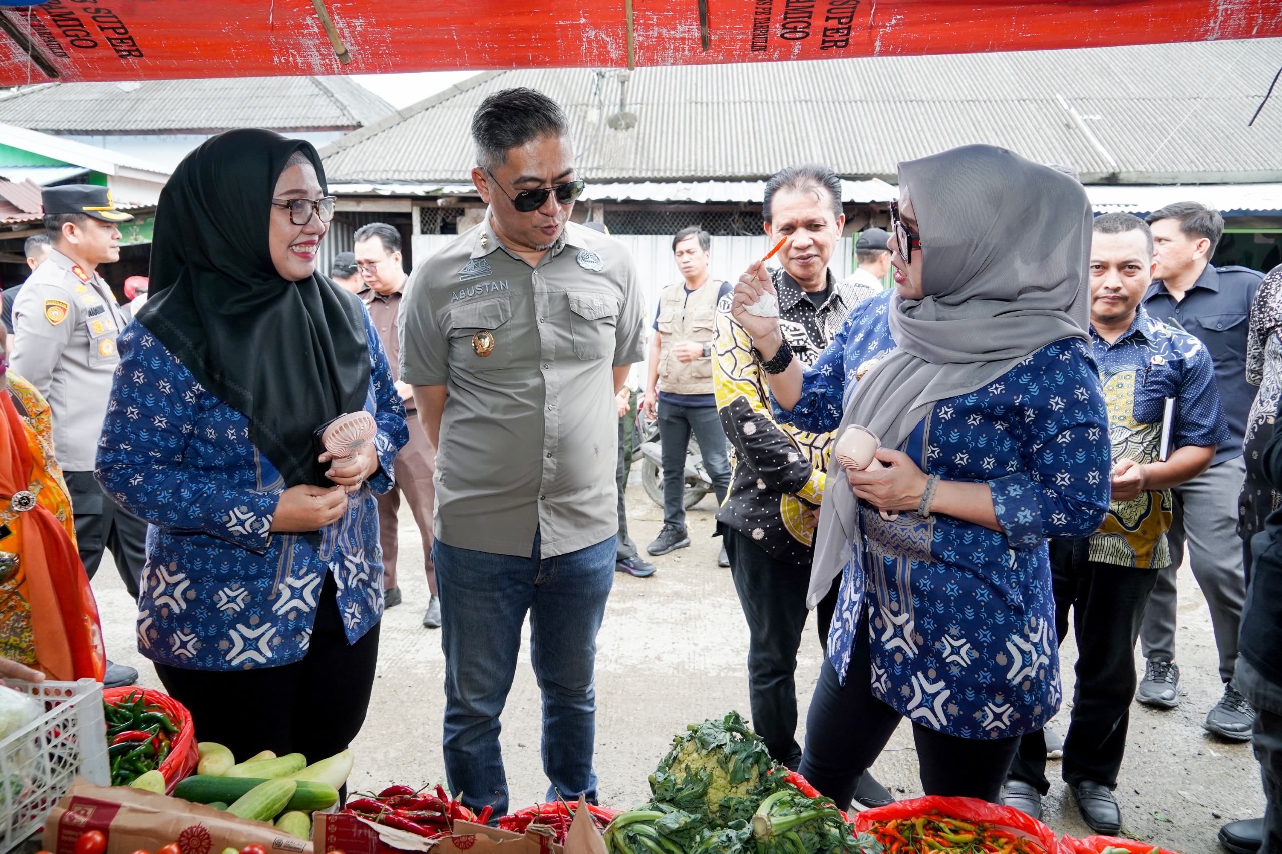 Bupati dan Wabup Barru Sidak Pasar Mattirowalie, Pastikan Harga Sembako Stabil
