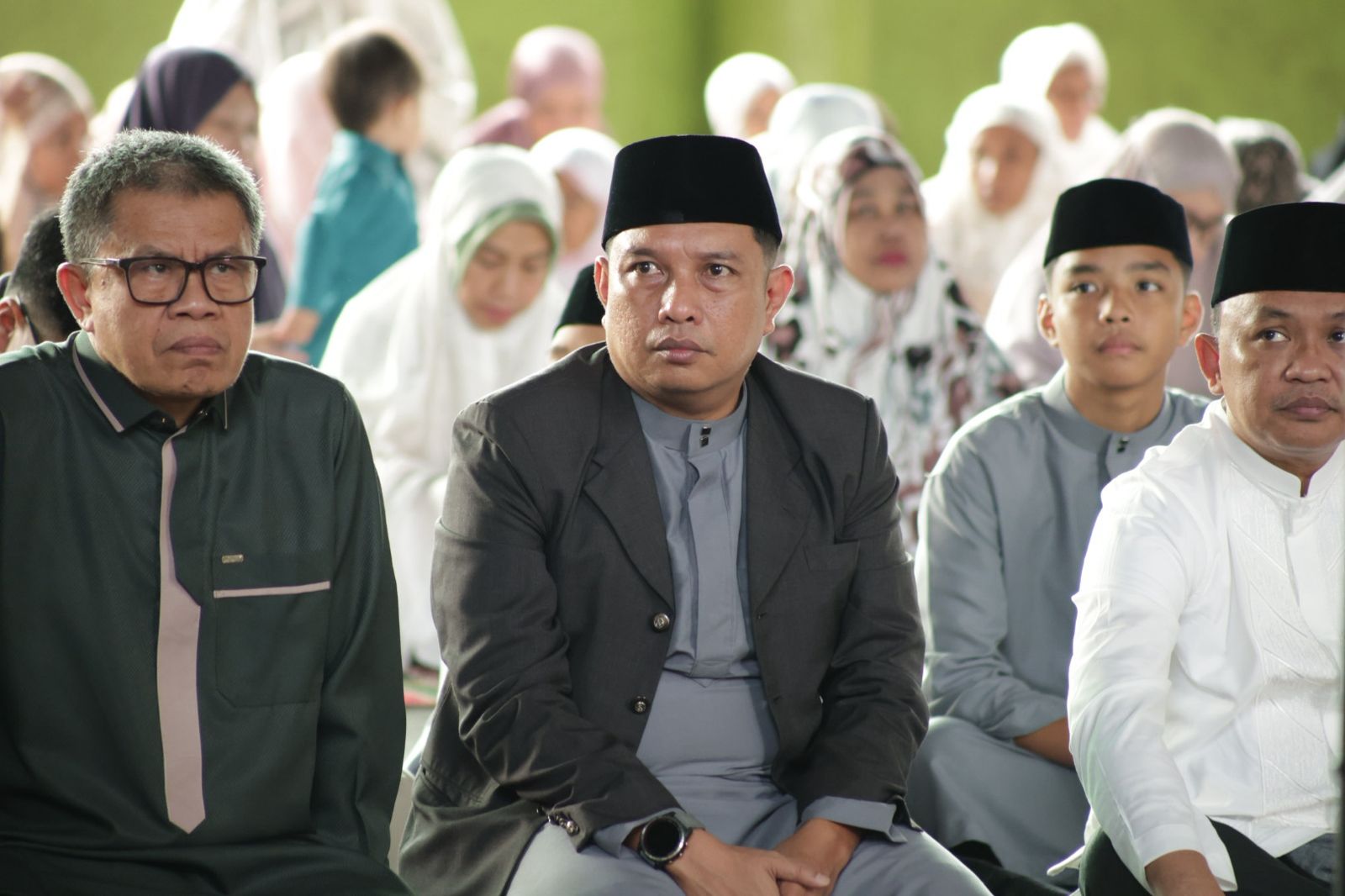 Sekretaris DPRD Makassar Salat Idulfitri Bersama Warga di Eks Kantor DPRD