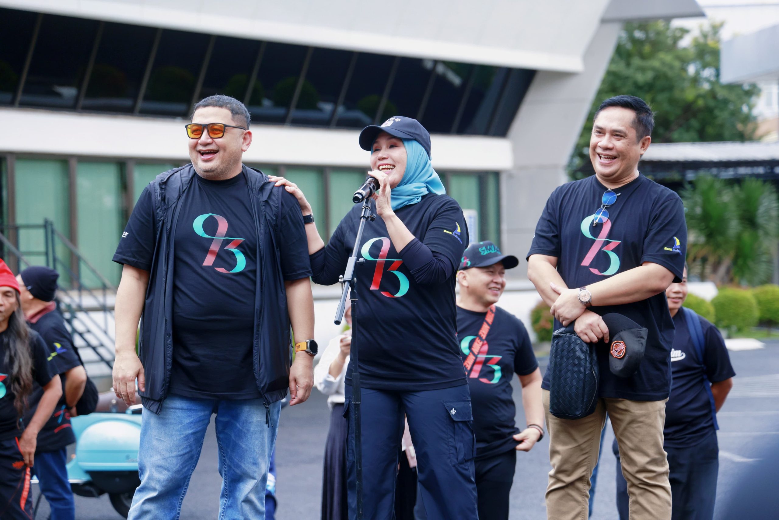 Bupati Barru Hadiri Jalan Sehat Reuni Putih Abu-Abu 1993 se-Kota Makassar