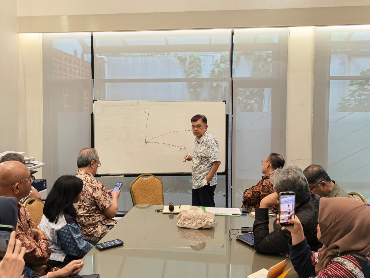 Diskusi Bersama Jusuf Kalla, Tokoh Lintas Generasi Bahas Kepemimpinan dan Tantangan Ekonomi