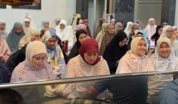 Kadins PU Zuhaelsi Zubir Dampingi Wali Kota Munafri, Eratkan Silaturahmi di Safari Ramadan Masjid Al-Muamalah BTP