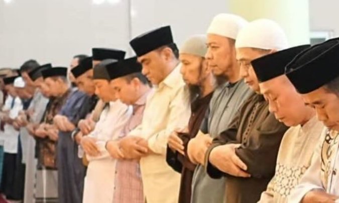Wali Kota Makassar dan Kepala DPPKB Pererat Silaturahmi dalam Safari Ramadan ke-17