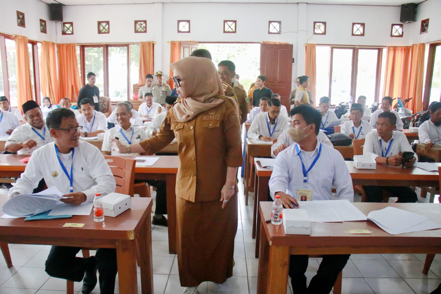 Andi Ina Tinjau Langsung Seleksi Calon Kades
