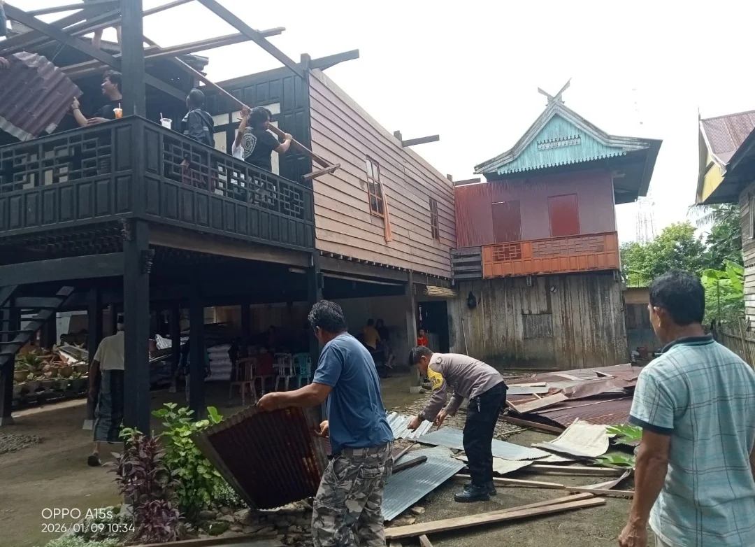 Angin Kencang Terjang Palanro, 19 Rumah Rusak, Polsek Mallusetasi Lakukan Penanganan Cepat