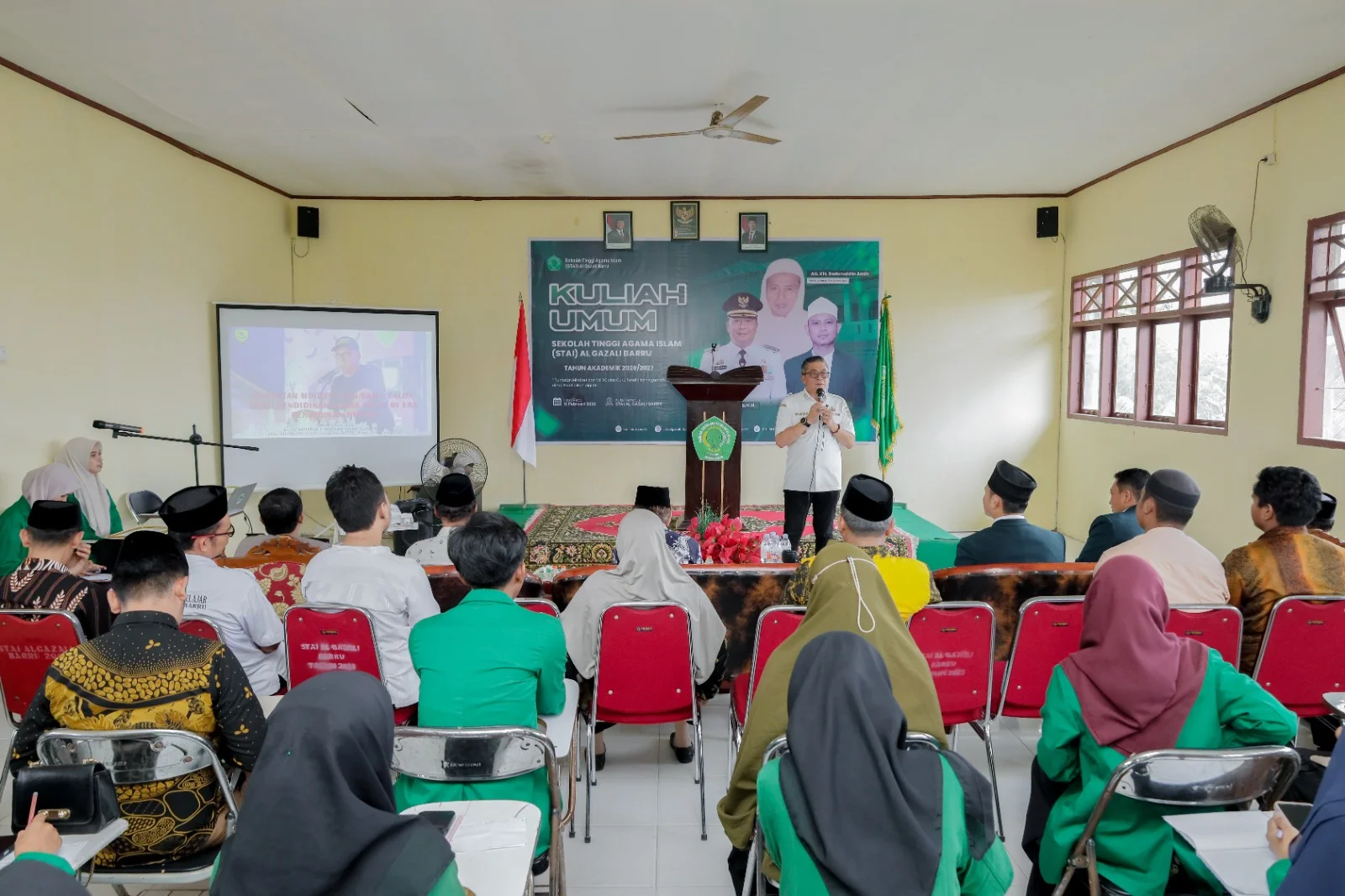 Kuliah Umum di STAI Al Gazali, Abustan Soroti Tantangan Guru di Era Digital