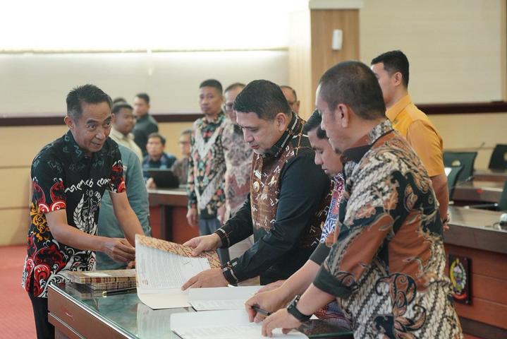 Walikota Munafri dan Kepala Daerah Se-Sulsel Rakor Bersama Kementerian LH, Teken Komitmen Atasi Sampah