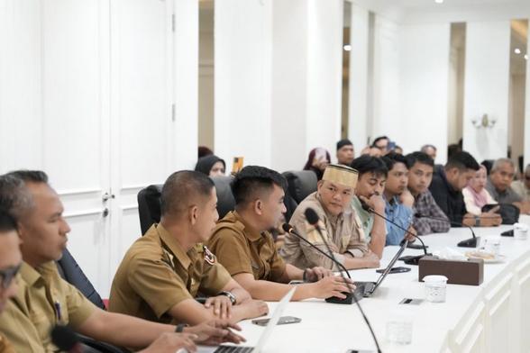 Desak Tunda Proyek PSEL, Ratusan Warga Tamalanrea Geruduk Balaikota Makassar