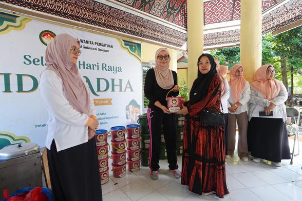 DWP Sulsel Tebar Berkah Iduladha: Ratusan Yatim Piatu, Lansia, dan Anak Stunting Nikmati Daging Kurban