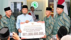 Gubernur Sulsel Serahkan Hibah Rp1 Miliar dalam Silaturahmi dengan MUI