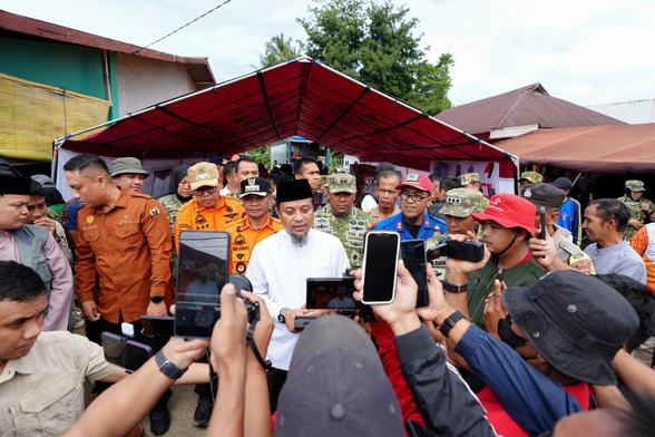 Gubernur Sulsel Tinjau Banjir Di Bone, Bantuan Rp1 Miliar Disalurkan Untuk Warga Terdampak