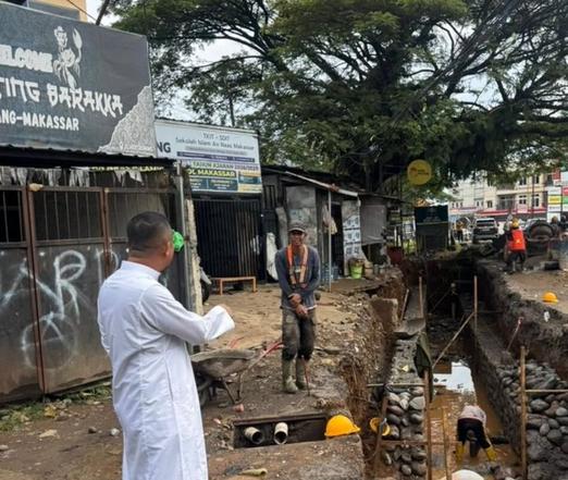 Gubernur Tinjau Progres Jalan Hertasning, Drainase Diperbesar untuk Atasi Genangan