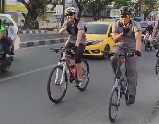 Kabag Ops Brimob Sulsel Kayuh Sepeda 11 Km ke Kantor: Contoh Efisiensi dan Disiplin