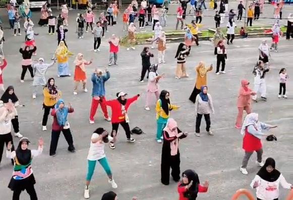 Pemkab Solok Gelar Senam Rutin, Padukan Gaya Hidup Sehat dengan Ekonomi dan Layanan Publik