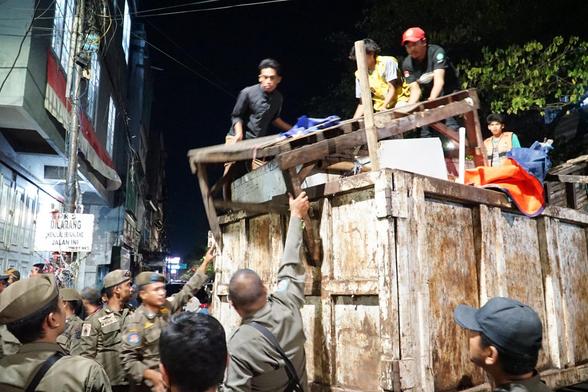 Puluhan Tahun Semrawut, Pasar Tumpah di Jalan Veteran Makassar Akhirnya Ditertibkan