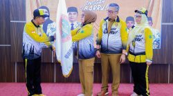 Bupati Barru Lepas Kontingen PGRI ke Porsenijar Sulsel, Targetkan Prestasi dan Junjung Sportivitas