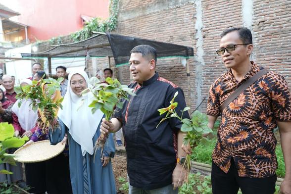 Tinjau Urban Farming Tammua Tallo, Munafri: Lahan Terbatas Bisa Bernilai Ekonomi