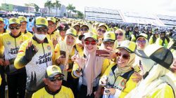 Pimpin Defile Kontingen Barru, Bupati Andi Ina Kobarkan Semangat Guru di Porsenijar PGRI Sulsel 2026