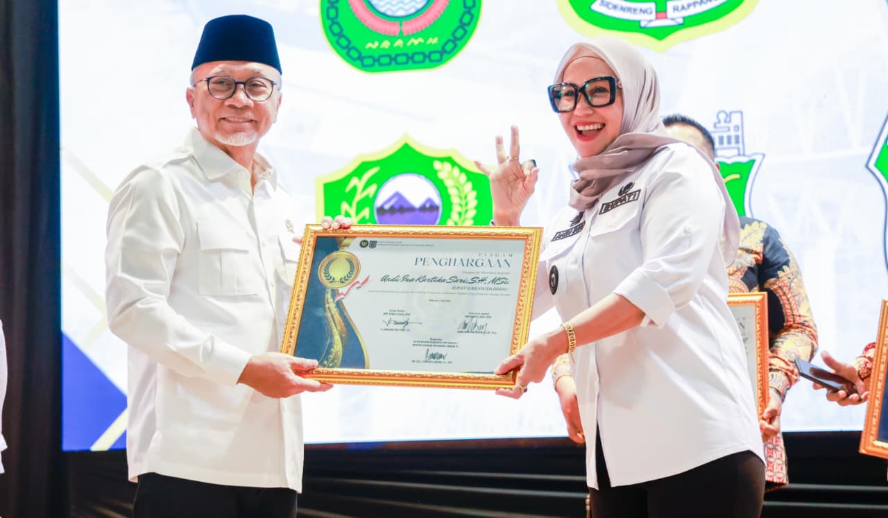 Bupati Barru Terima Penghargaan Nasional dari Menko Pangan atas Komitmen Perkuat Ketahanan Pangan Desa