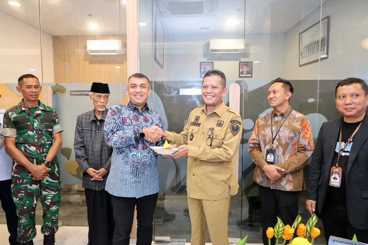 Sekda Barru Resmikan KCP Bank Mandiri, Dorong UMKM Naik Kelas dan Akses KUR Meluas