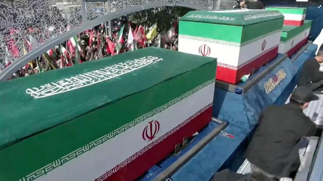 Lautan Manusia Penuhi Qom: Jenazah Ayatollah Ali Khamenei Tiba untuk Prosesi Selanjutnya
