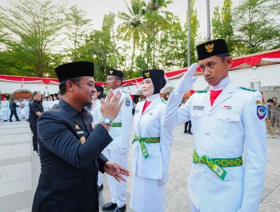 Andi Sudirman Kukuhkan 73 Anggota Paskibraka Sulsel untuk Upacara HUT ke-81 RI