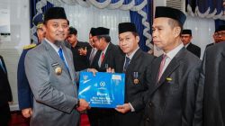 Dedikasi Ratusan PNS Sulsel Dihargai, Gubernur Andi Sudirman Sematkan Satyalencana Karya Satya