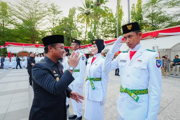 Gubernur Andi Sudirman Resmi Kukuhkan 73 Paskibraka Sulsel, Siap Kibarkan Merah Putih