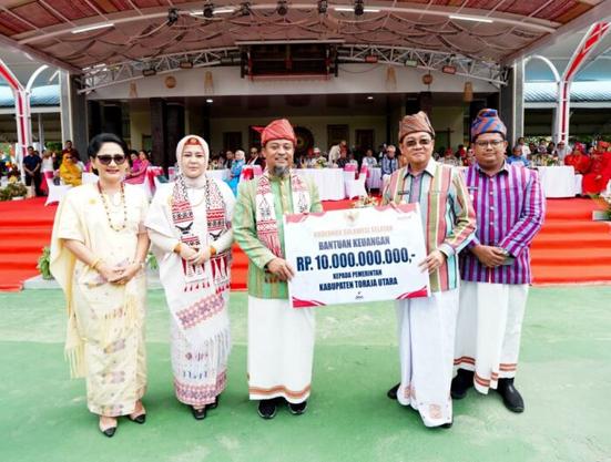 HUT ke-18 Toraja Utara, Gubernur Sulsel kucurkan bantuan Rp10 miliar demi pemerataan hingga pelosok